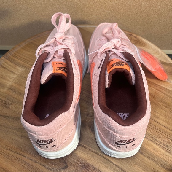 Nike
Air max 'corduroy
Coral stardust’
Brand new - Picture 8 of 11